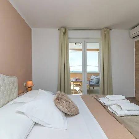 Modern In With Swimming Pool * Selina