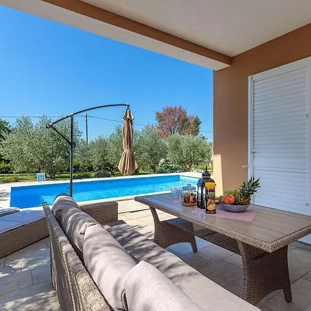Villa Modern In With Swimming Pool