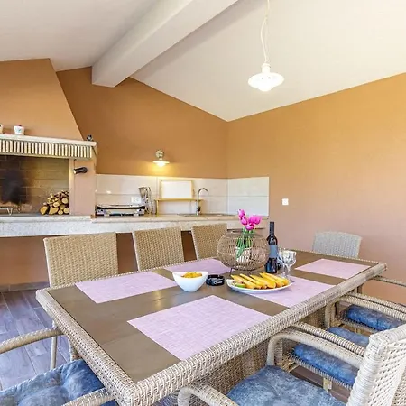 Villa Modern In With Swimming Pool Selina
