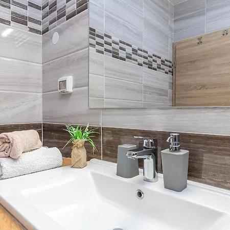 Villa Modern In With Swimming Pool