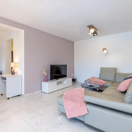 Modern In With Swimming Pool
