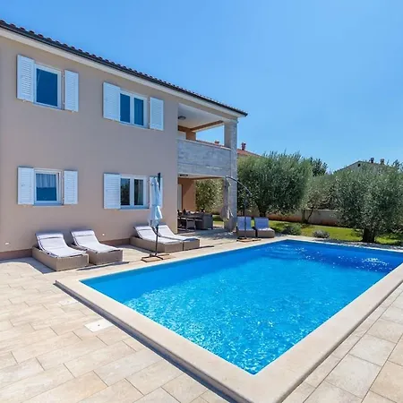 Modern In With Swimming Pool Vila Selina