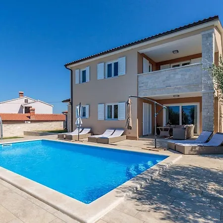 Modern In With Swimming Pool *