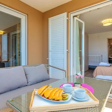 Vila Modern In With Swimming Pool